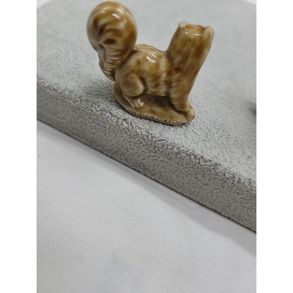 2 Wade Whimsies Figurines Squirrel & Pig  Mini porcelain animals - Picture 16 of 16